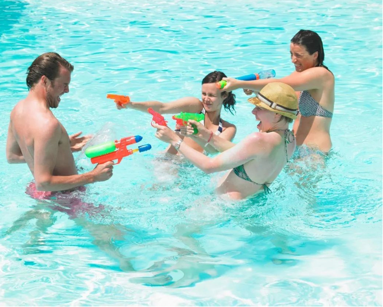 室內泳池什么“咖位”？居然用專業定制的除濕機！??！