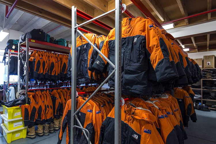 服裝倉庫如何除濕？倉庫除濕機輕松應對潮濕問題